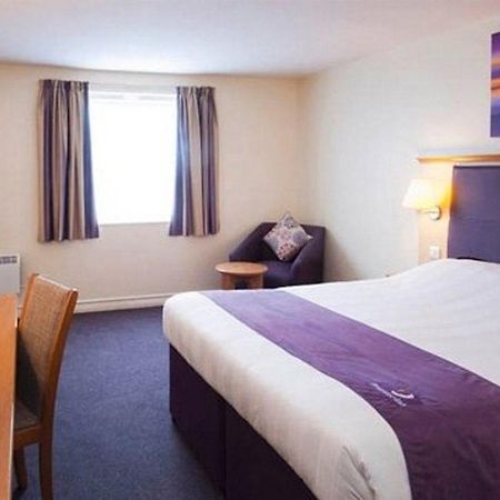 Premier Inn 툭스베리 외부 사진
