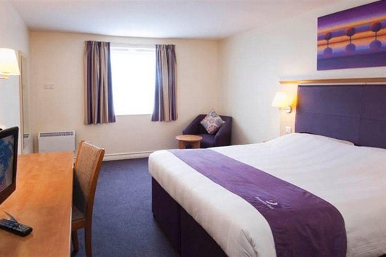 Premier Inn 툭스베리 외부 사진